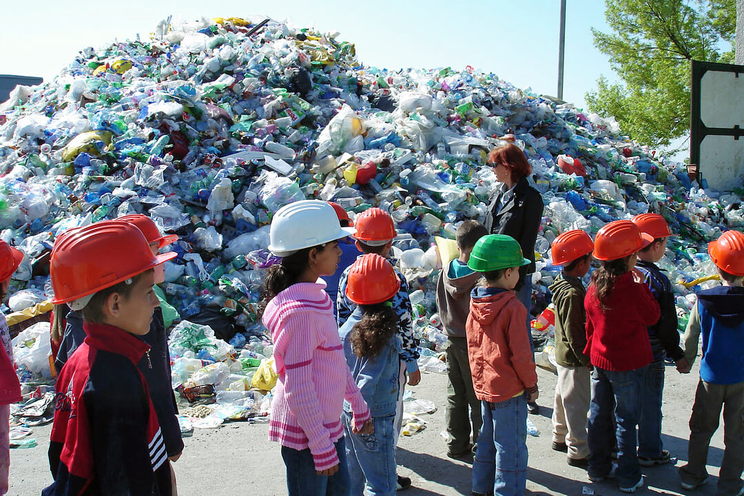 educacion-a-ninios-para-reciclar-plasticos-y-cuidar-el-medio-ambiente