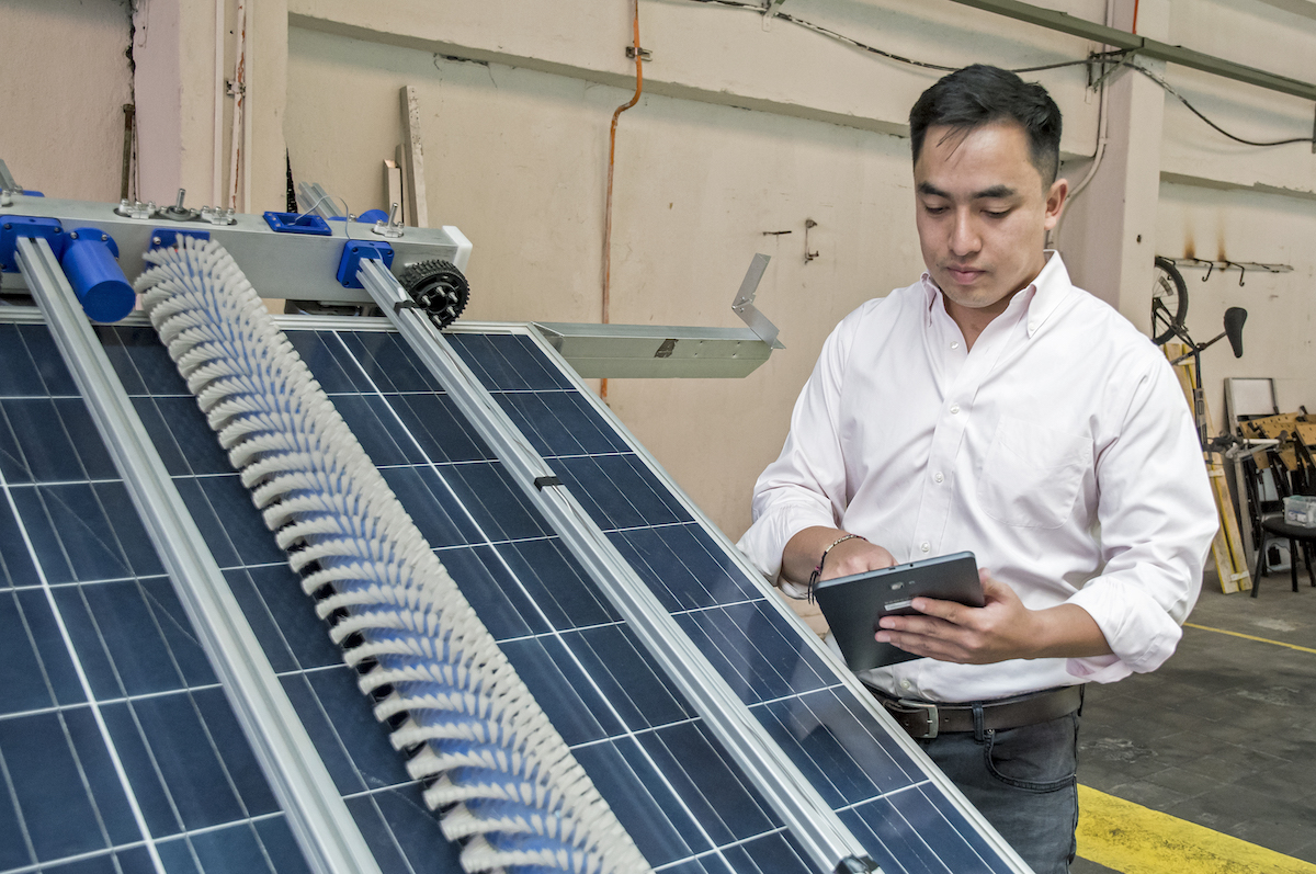 Robot que limpia paneles solares, es seleccionado para el Global Start Up Program